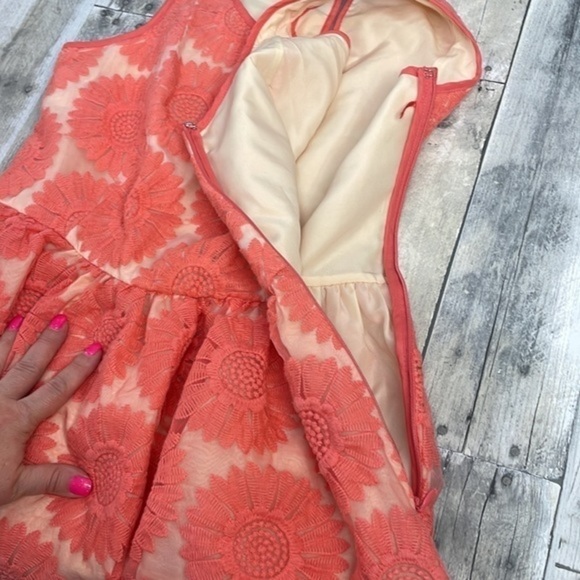 Lauren Conrad Coral & Cream Colored Sleeveless Midi Dress.Keyhole Back. Side Zip - Picture 7 of 14